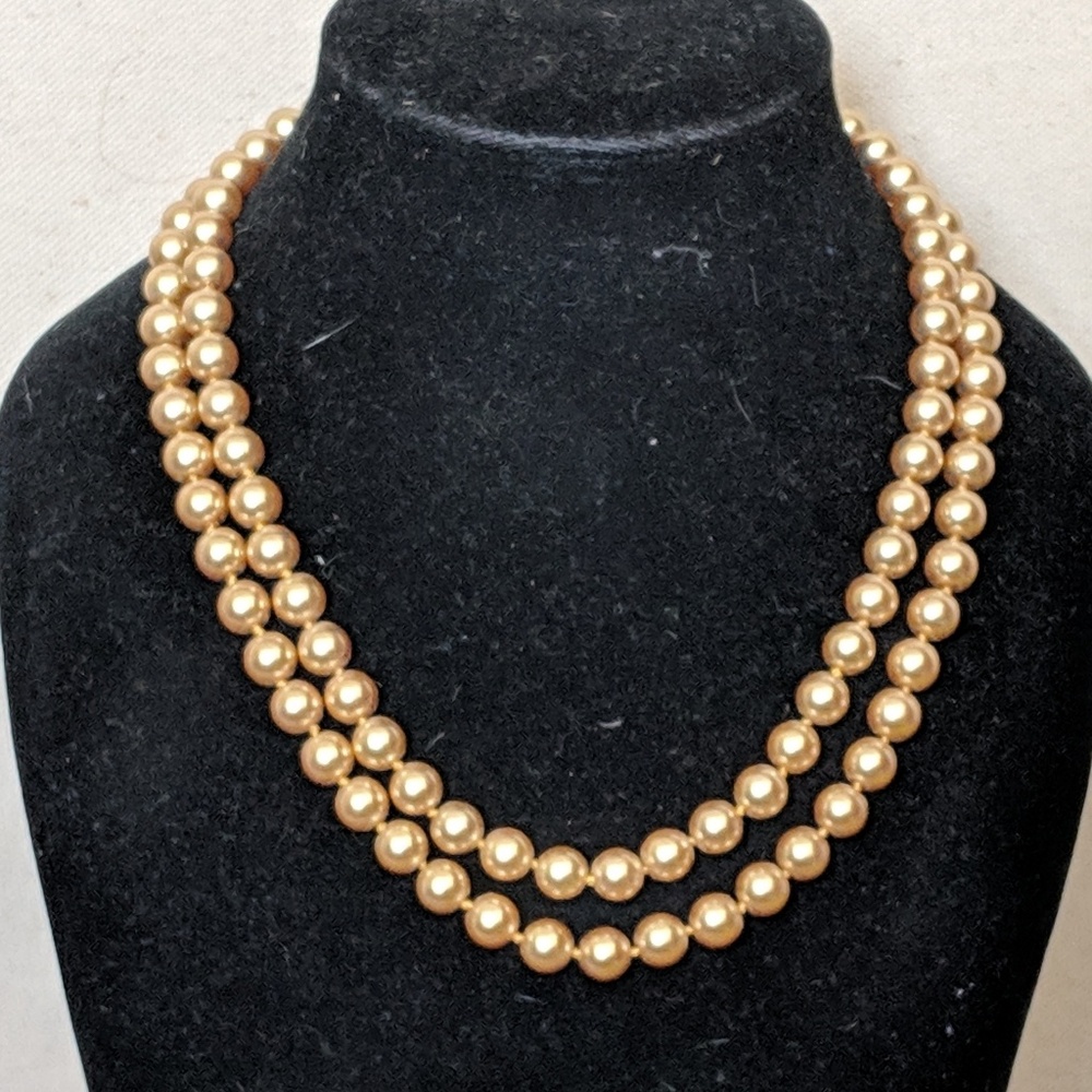 Double strand pearl necklace